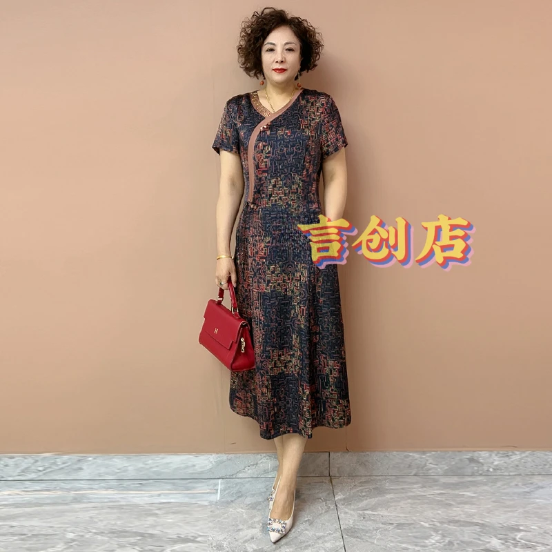 8623中年妈妈V领夏季新款真丝连衣裙45-55岁时尚碎花过膝减龄长裙