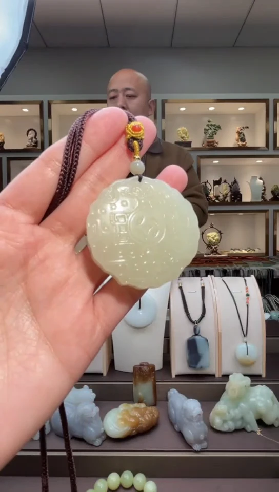 颈饰未镶嵌和田玉苏