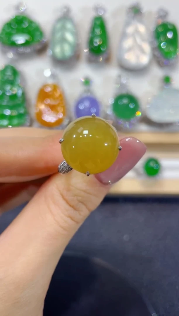 颈饰18K金镶嵌翡翠22