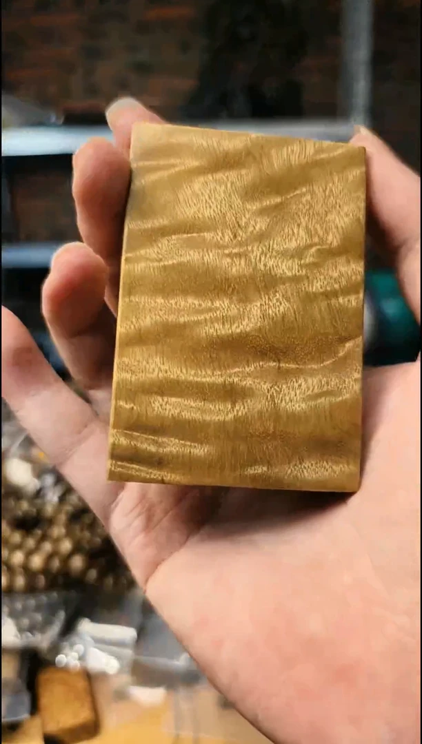 【闪购商品】金丝楠无事牌手把件