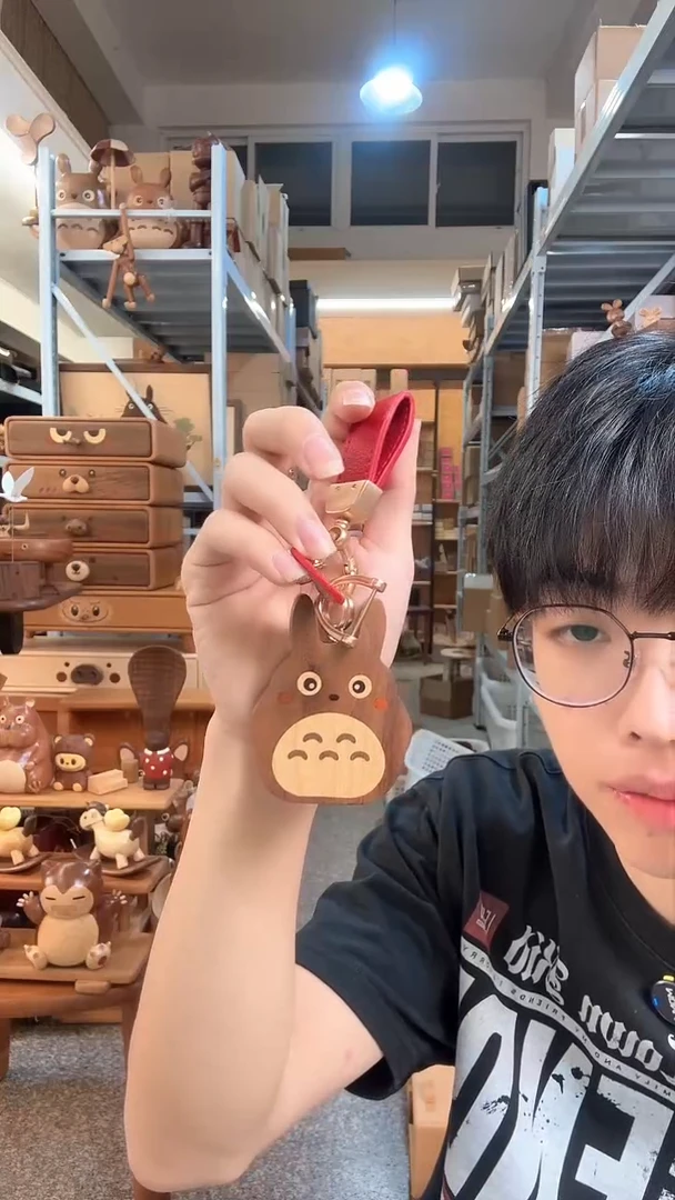 木红色双面龙猫钥匙扣