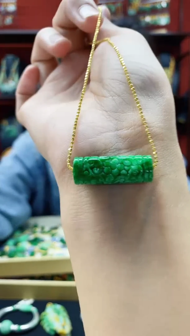 颈饰未镶嵌翡翠吊坠