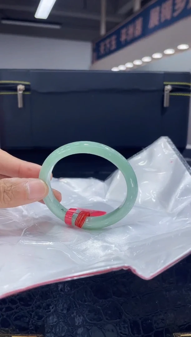 未镶嵌手镯（贵妃镯）翡翠8 5152