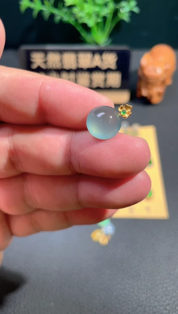 颈饰18K金镶嵌翡翠翡翠