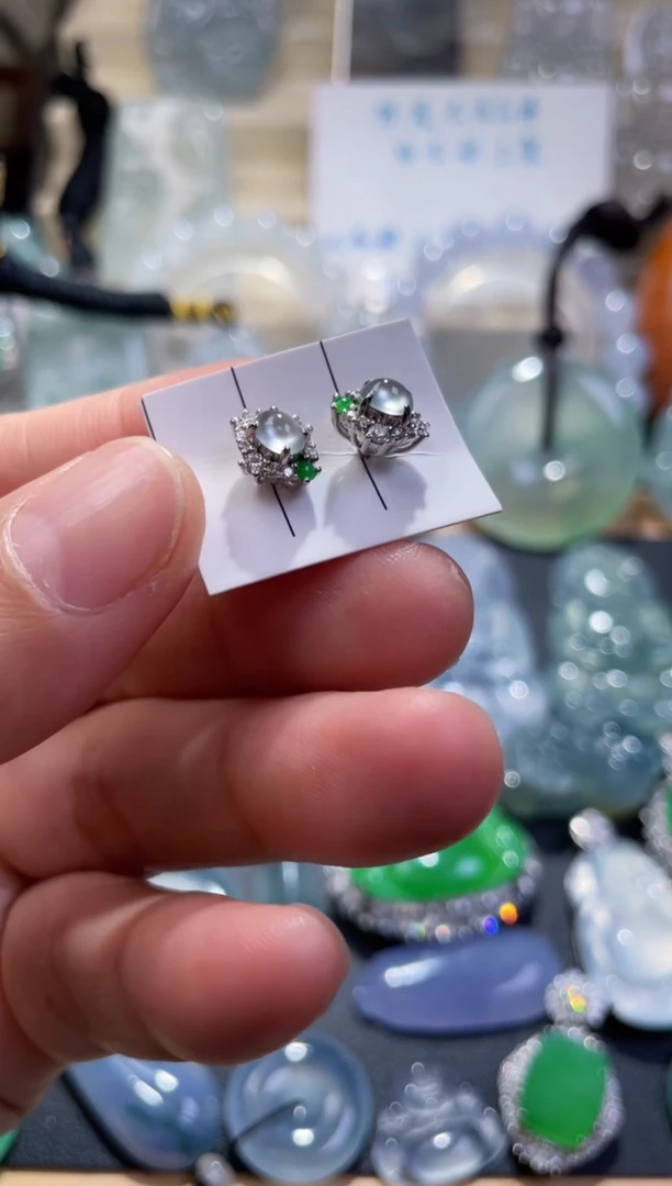 【闪购商品】定制翡翠未镶嵌耳钉