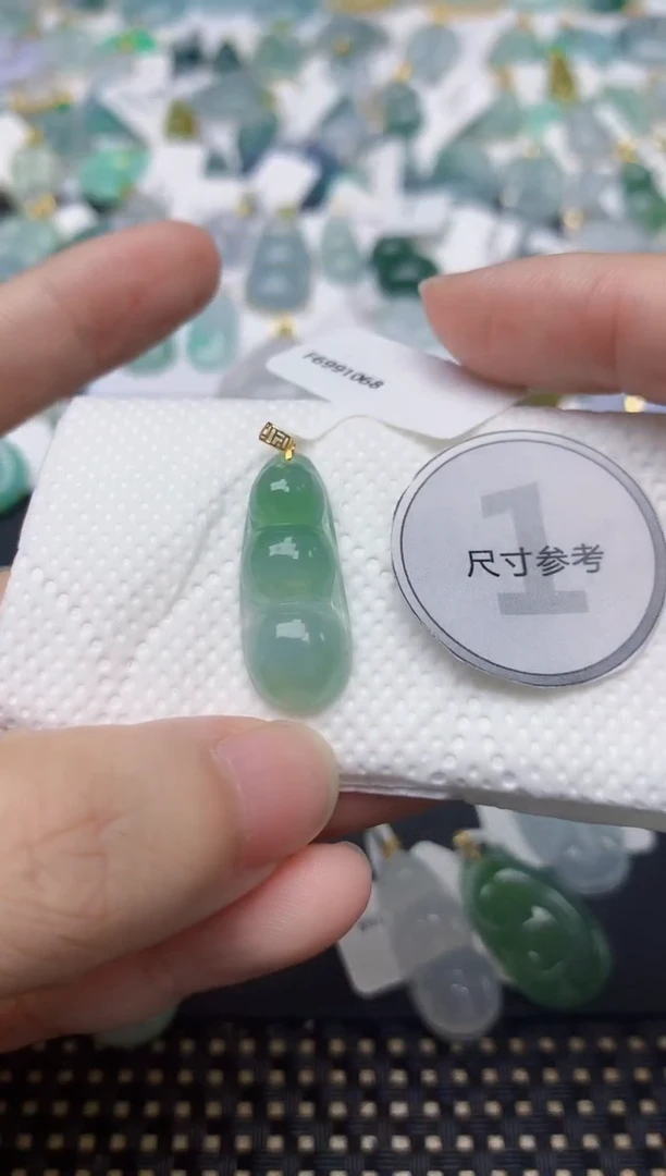 颈饰18K金镶嵌翡翠天然缅甸A货翡翠