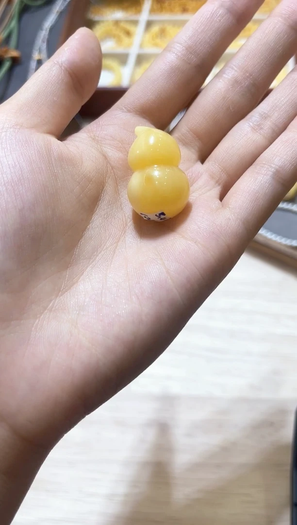 未镶嵌颈饰琥珀果*～天然蜜蜡葫芦吊坠
