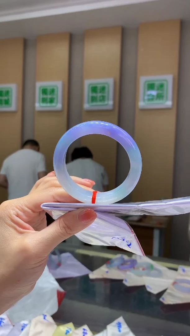 翡翠手镯未镶嵌-Q235圈口53.1*