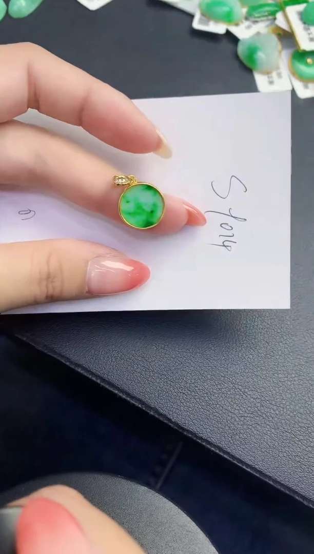 翡翠未镶嵌颈饰缅甸天然翡翠A货