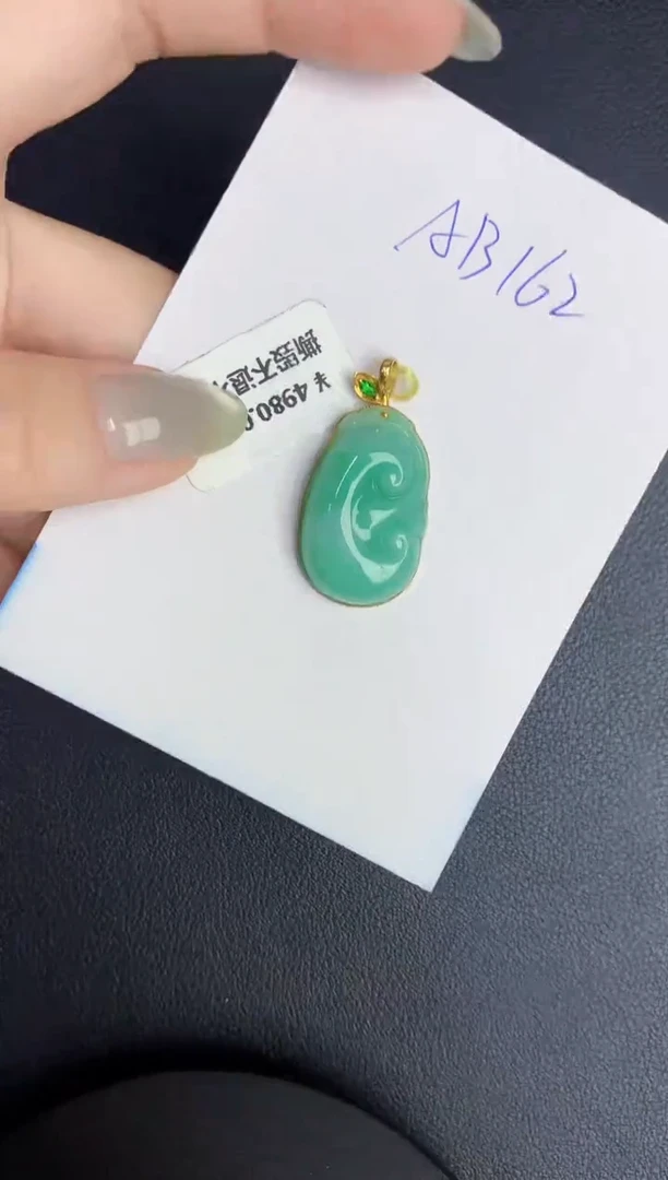 翡翠18K金镶嵌颈饰缅甸天然翡翠A货