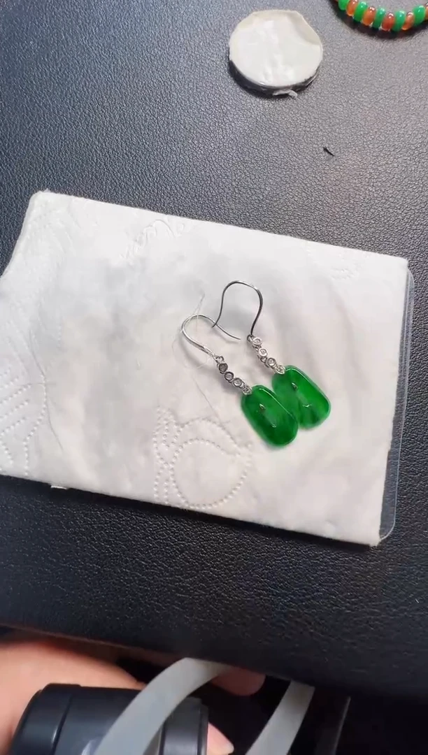 18K金镶嵌翡翠耳饰168