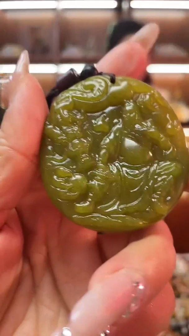 未镶嵌蛇纹石玉吊坠