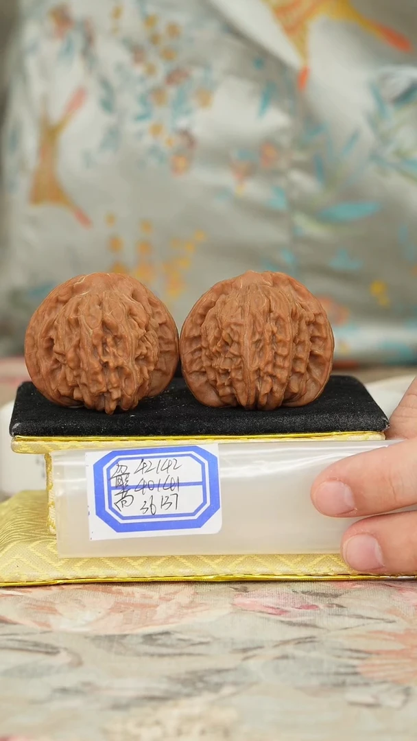 【闪购商品】文玩核桃把件一代楼
