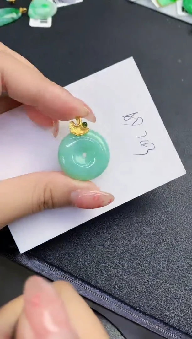 翡翠未镶嵌颈饰缅甸天然翡翠A货