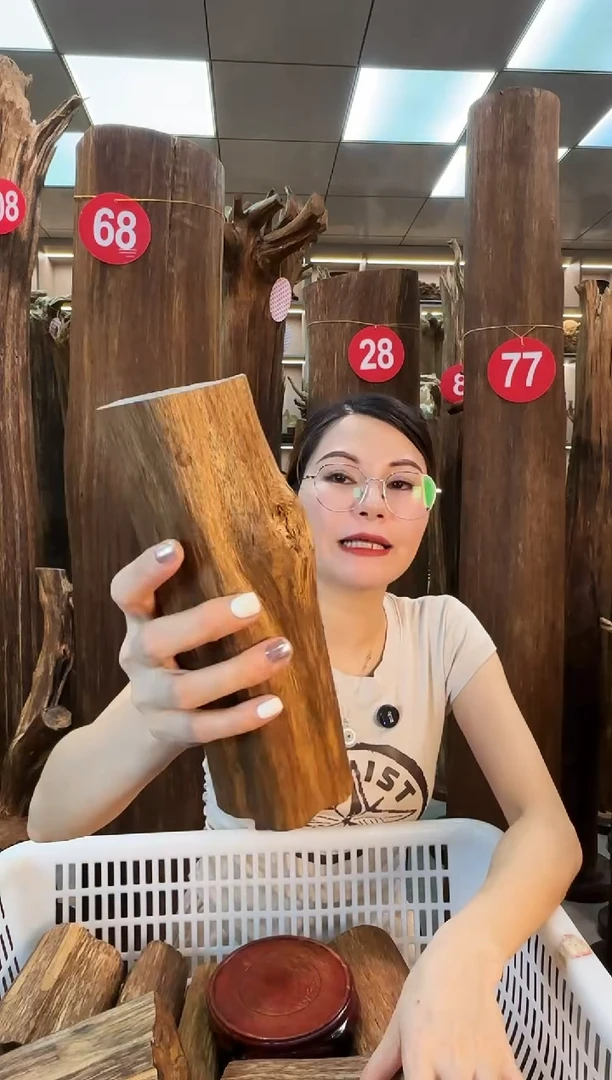 沉香碎屑沉香沉香原料摆件工艺品一百元以上带底座