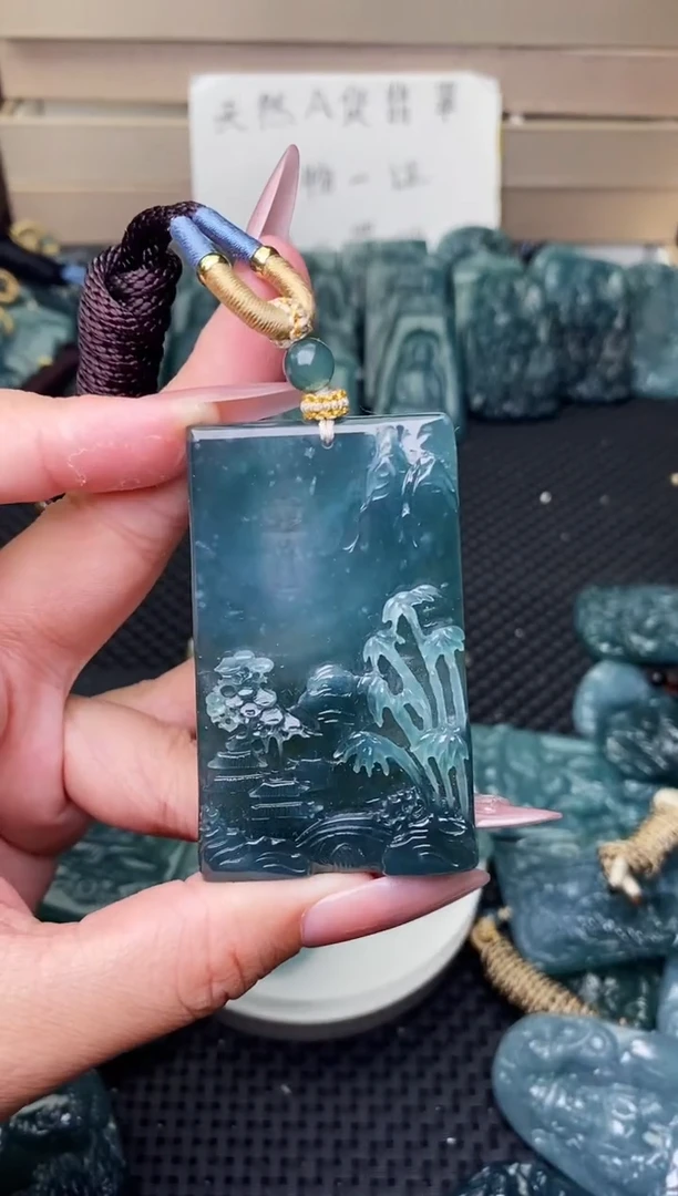 颈饰未镶嵌翡翠