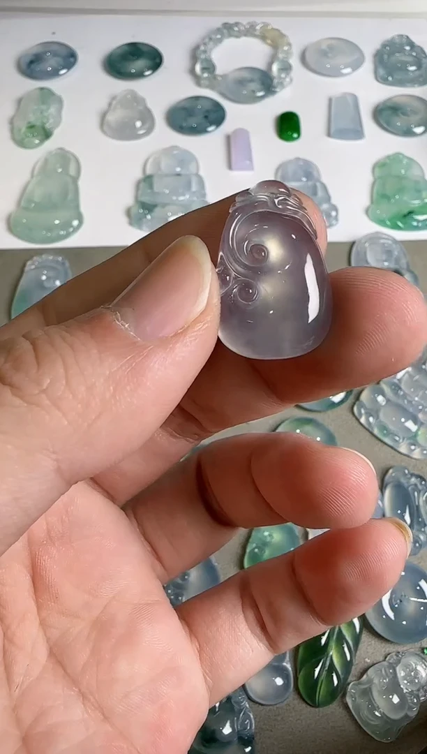 吊坠(不含链)未镶嵌翡翠.