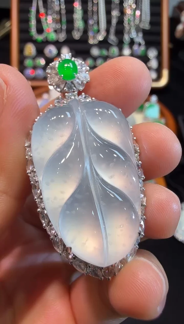 吊坠(赠链)18K金镶嵌翡翠玻璃种木纳雪花棉大树叶吊坠