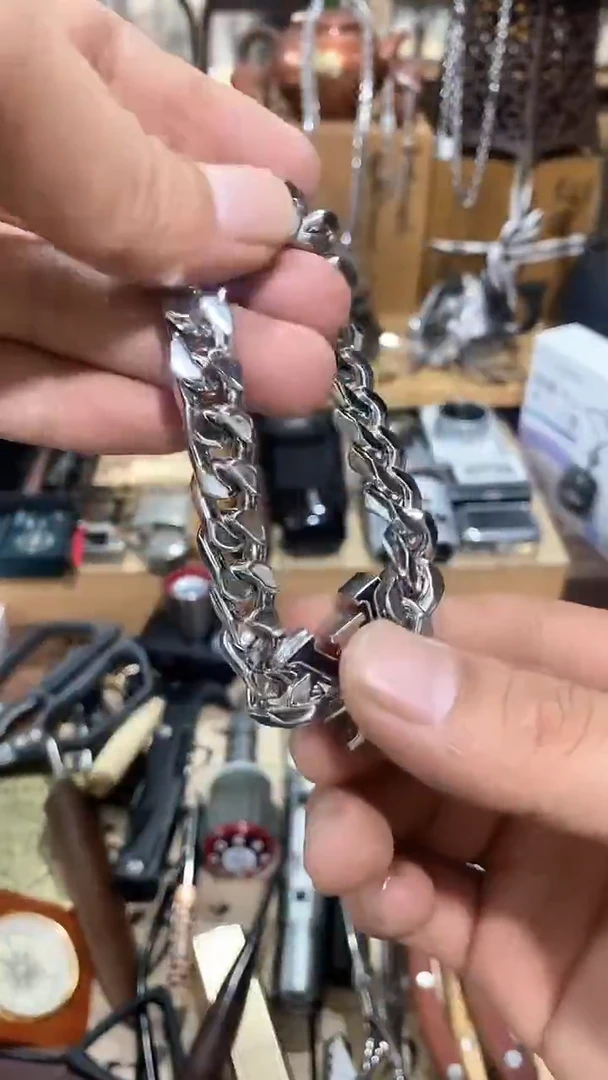 瓷片闪购商品  如图所示