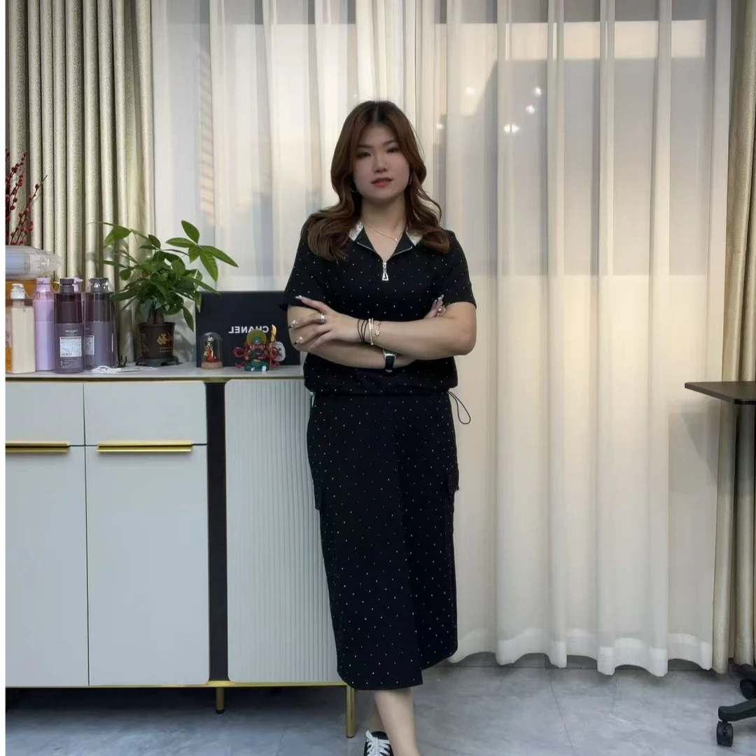 小鑫肝@空气棉满天星烫钻翻领连帽半身裙时尚套装 637