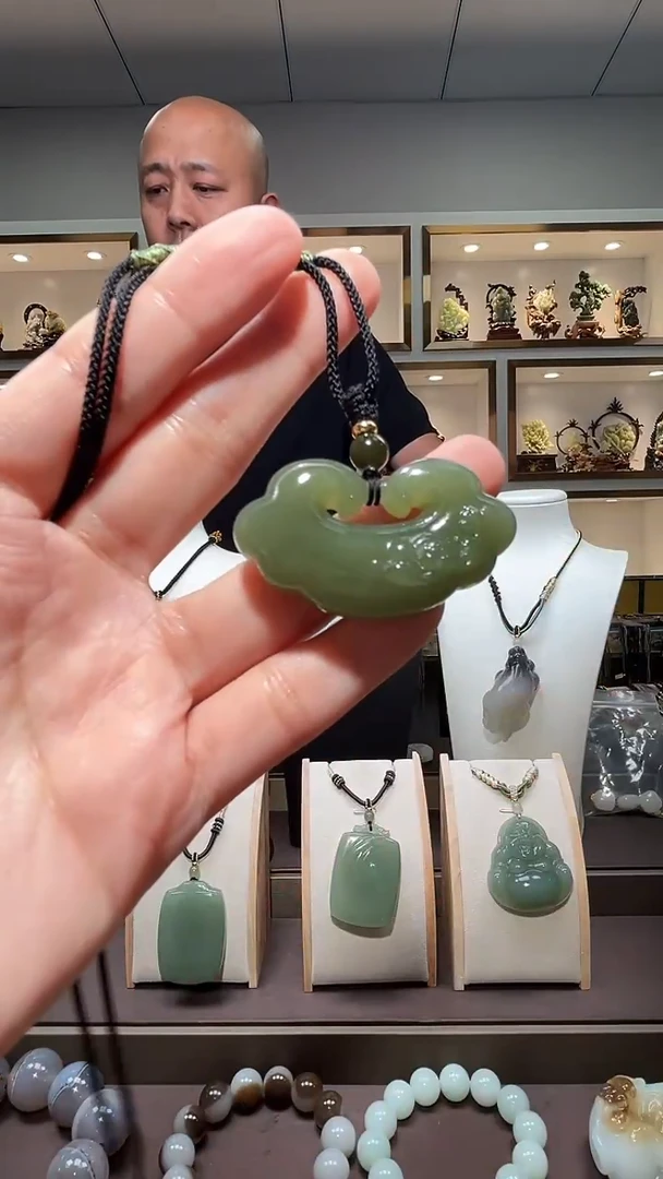 和田玉未镶嵌颈饰苏