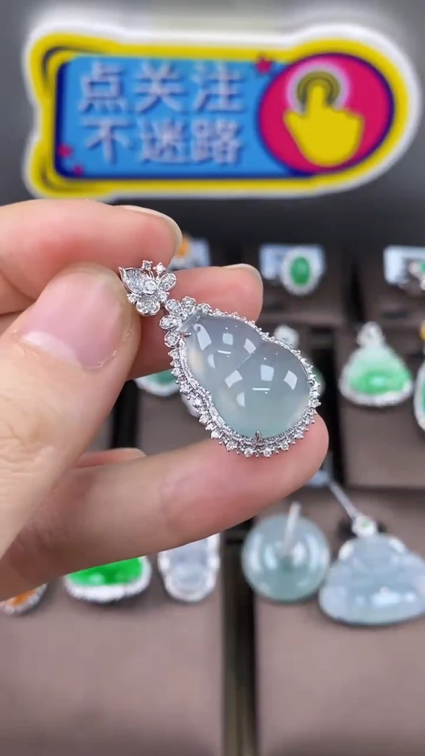 【闪购商品】翡翠吊坠(不含链)18K金镶嵌翡翠包镶葫芦