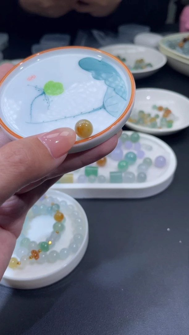 颈饰未镶嵌翡翠咪*翡翠净货