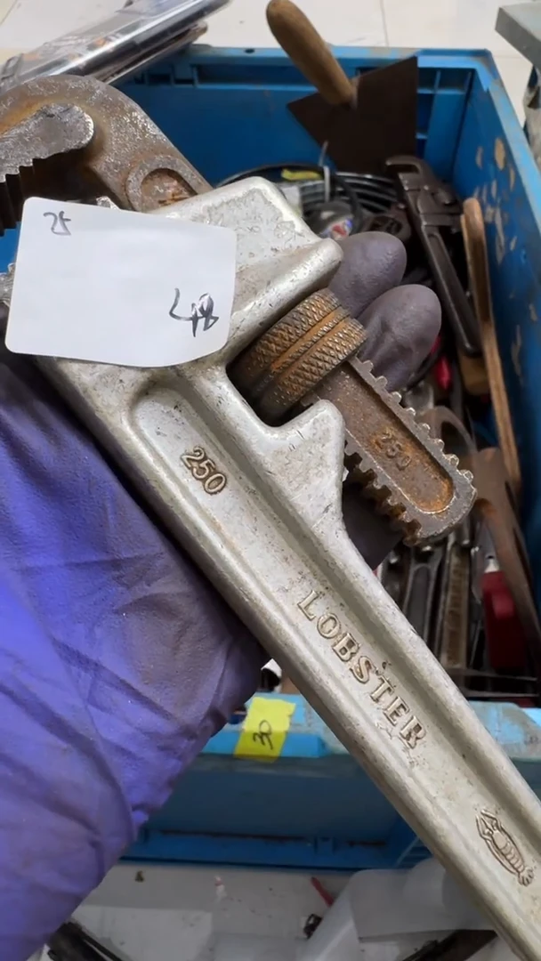 ?**牙家用五金工具一个