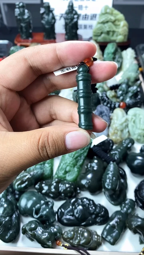 颈饰未镶嵌和田玉1