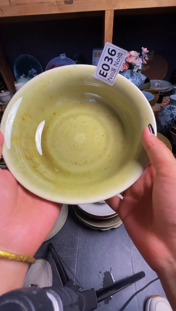瓷片邵*晶e036枣红花开片反口碗