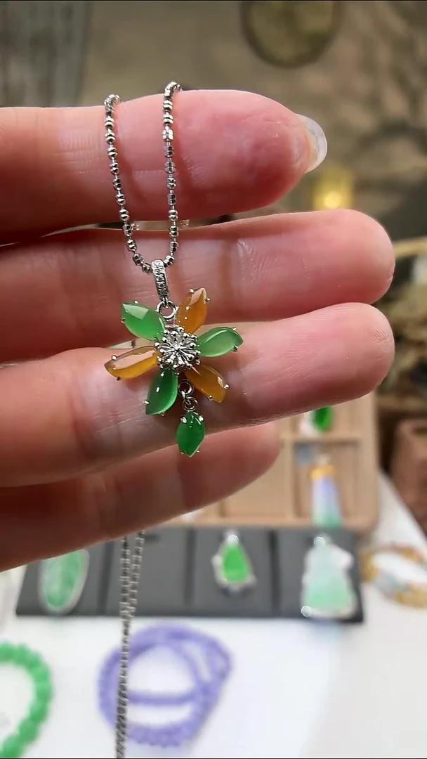 吊坠(不含链)18K金镶嵌翡翠翡翠