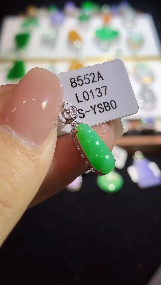 翡翠18K金镶嵌吊坠(不含链)L0137多样性发其一