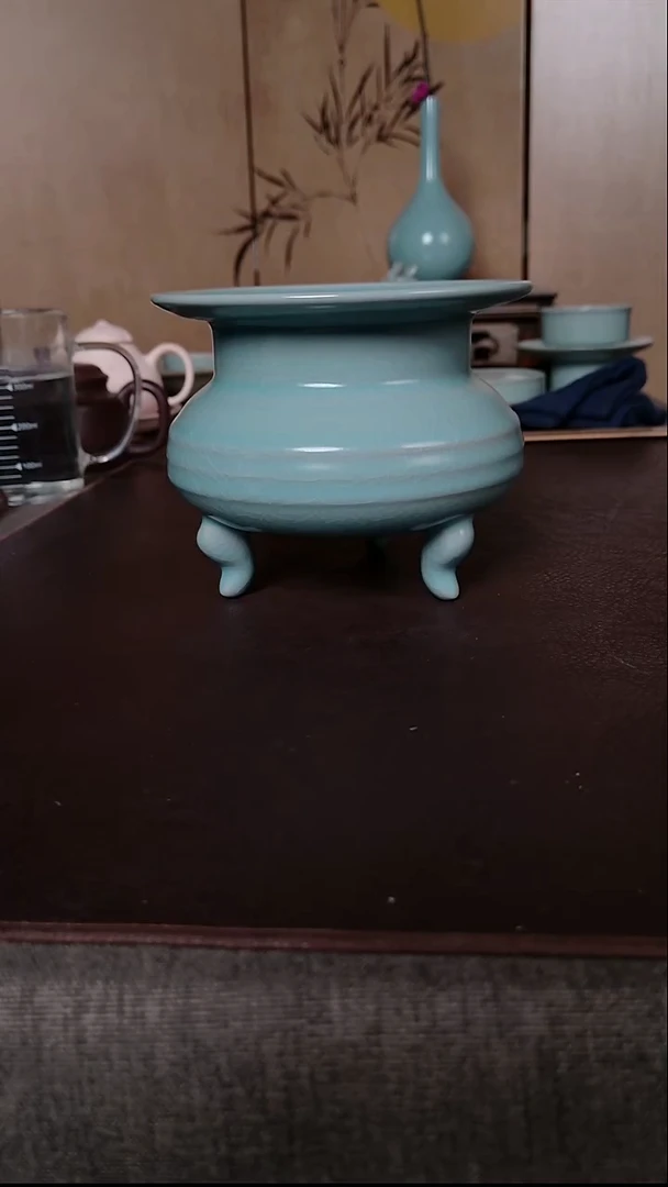摆件瓷汝窑三足炉