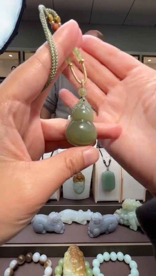 颈饰未镶嵌和田玉苏