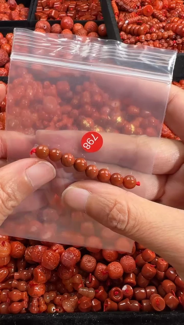 南红玛瑙未镶嵌颈饰1