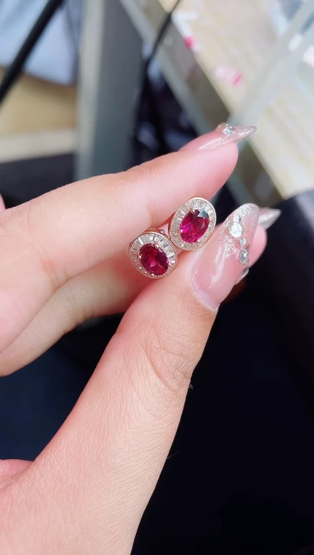 【闪购商品】石榴石耳饰银S925镶嵌耳饰