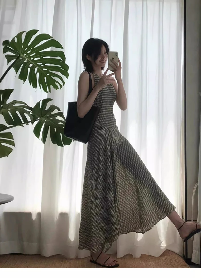 法式复古条纹无袖连衣裙女夏季新款高级感御姐风气质显瘦开叉裙子