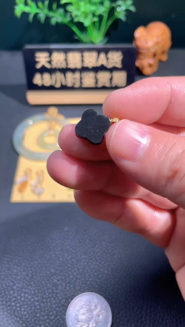 颈饰18K金镶嵌翡翠翡翠