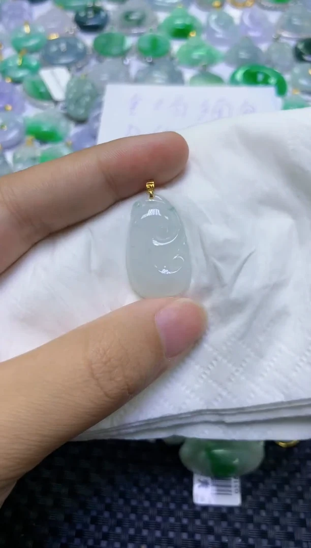 翡翠未镶嵌颈饰天然缅甸A货翡翠
