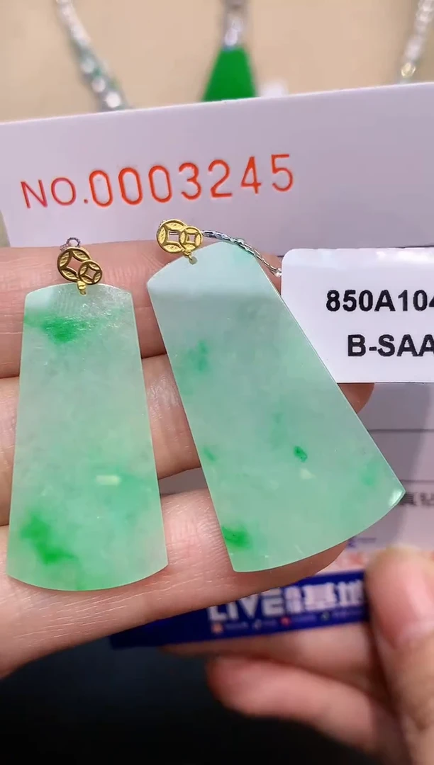 【闪购商品】翡翠吊坠(不含链)18K金镶嵌多样性发其一3245