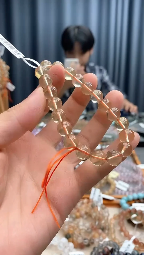 水晶手链未镶嵌是**哟黄水晶