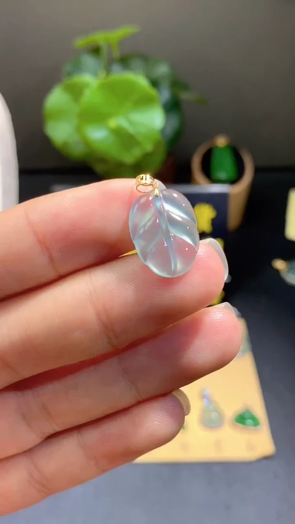 颈饰18K金镶嵌翡翠翡翠A货