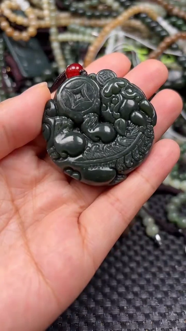 和田玉未镶嵌颈饰1