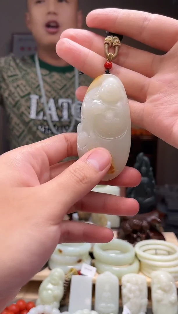 颈饰未镶嵌和田玉吊坠