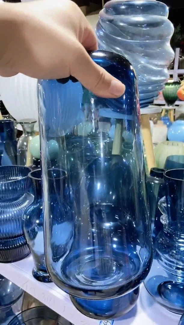 大号蓝色花瓶.........