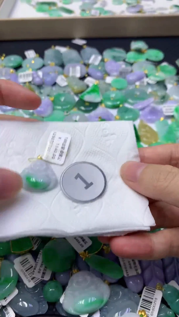 颈饰18K金镶嵌翡翠天然缅甸翡翠A货