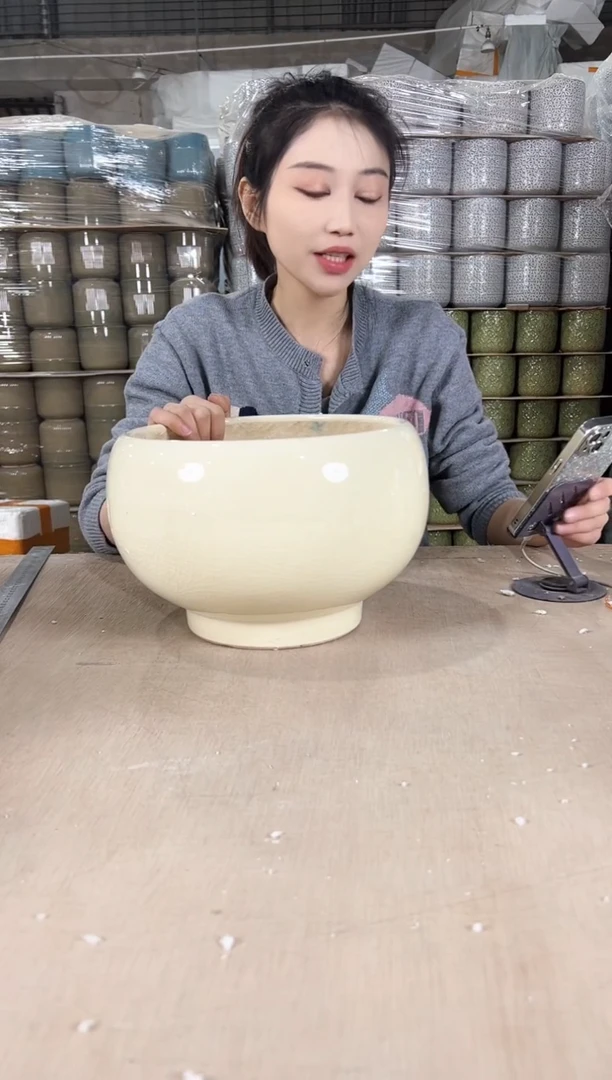 【闪购商品】陶瓷圆球裂纹米黄大号25x19