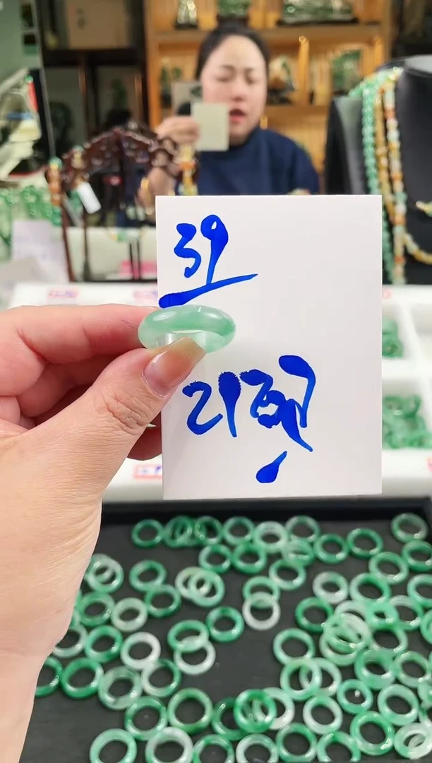 未镶嵌戒圈石英质玉戒圈