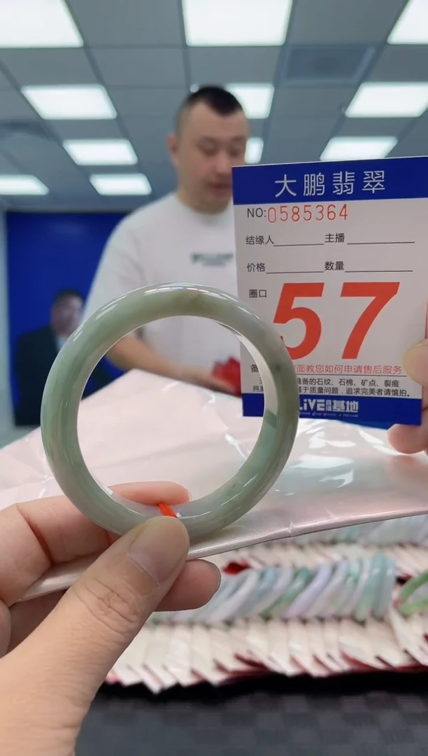 翡翠手镯未镶嵌AAAAAAAAAA
