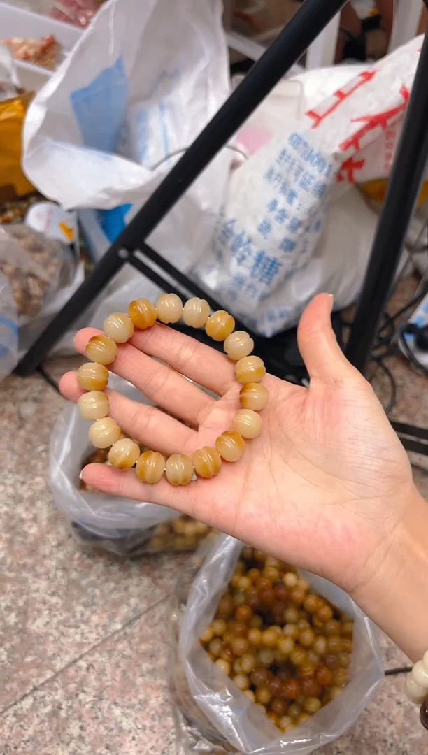 吊坠菩提根/象牙果绿色混色汉堡单圈颜色随机一条